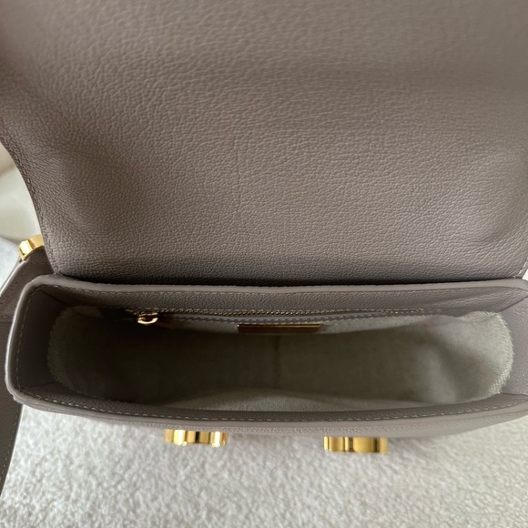 Elegant Cream Shoulder Bag - Picture 8 of 9